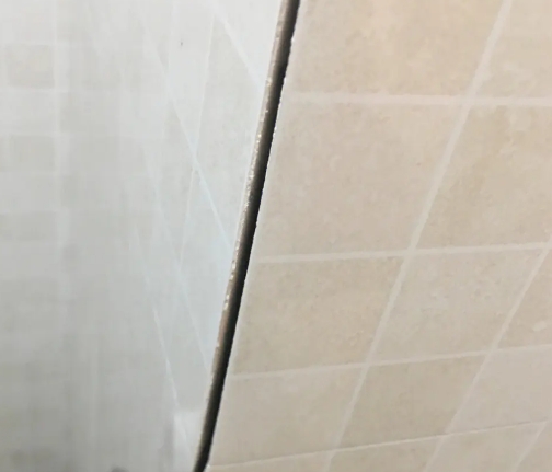 利津瓷砖空鼓维修公司分享阳台瓷砖脱落的修复过程可以分为以下几个步骤